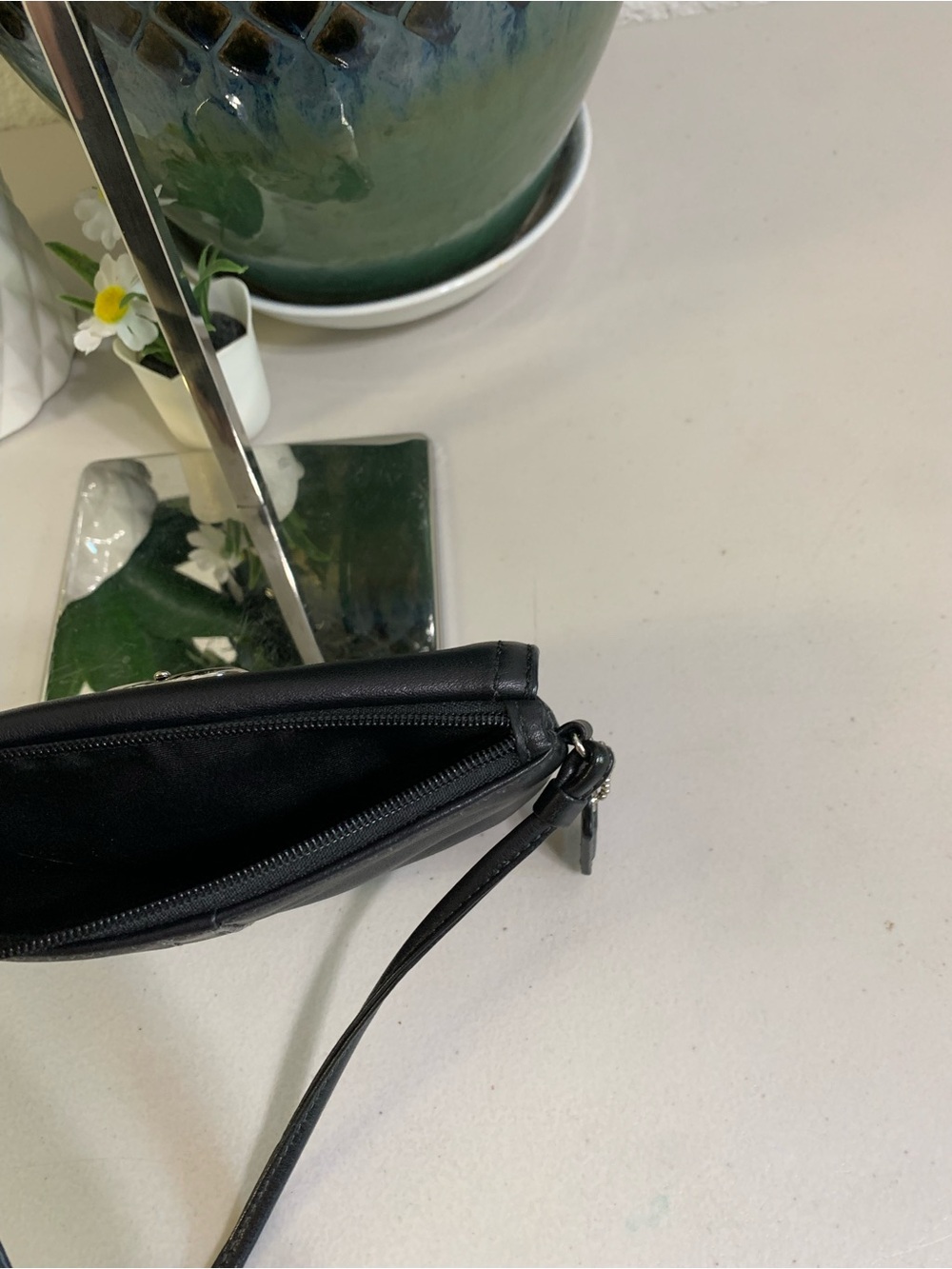💕💕Coach Black Leather Wristlet Clutch with Buckle Accent - Picture 9 of 11